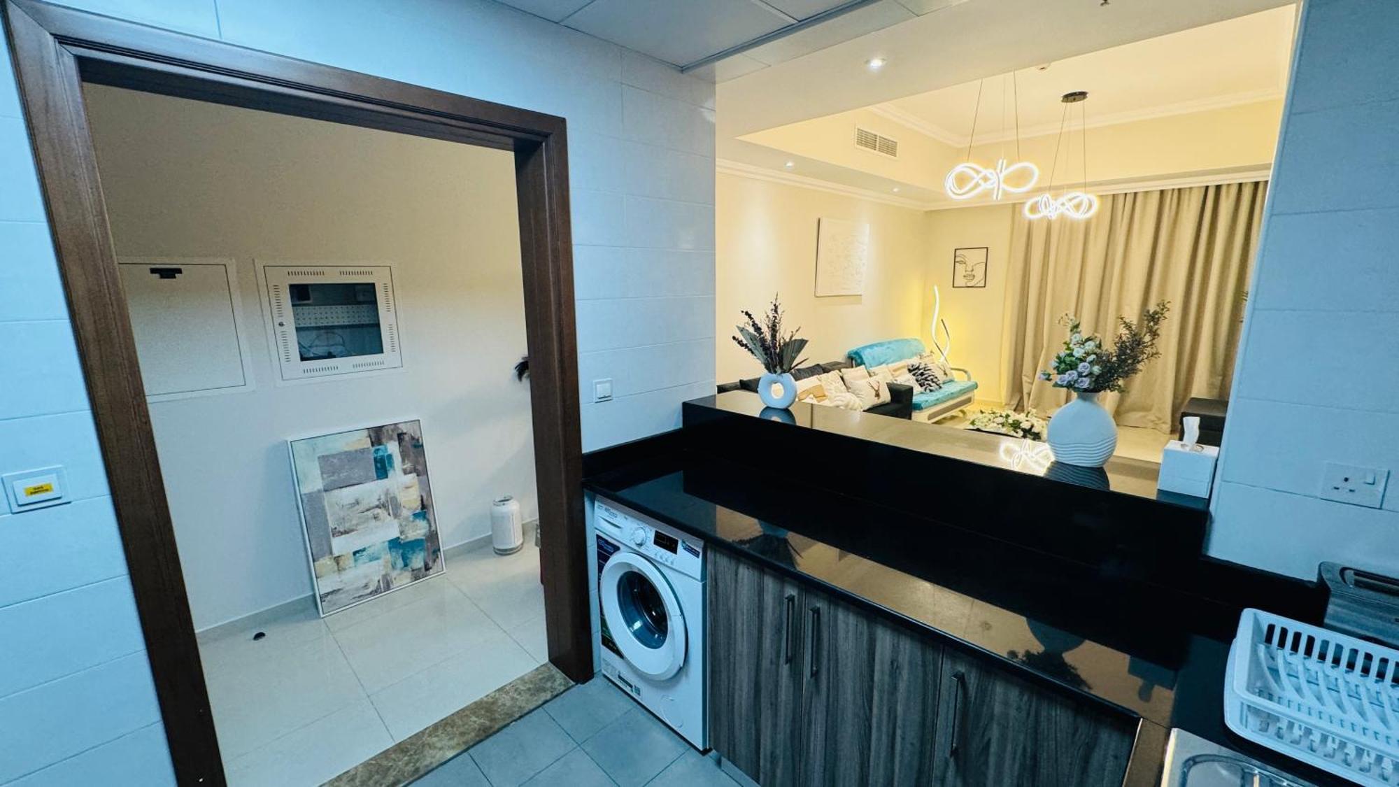 Apartment Modern In Dunya Dubai's Heart, Mall, Fountain And Burj Khalifa Getaway, Spectacular Views, 3-5 Minutes To Mall, Fountain & Burj Khalifa Dubai