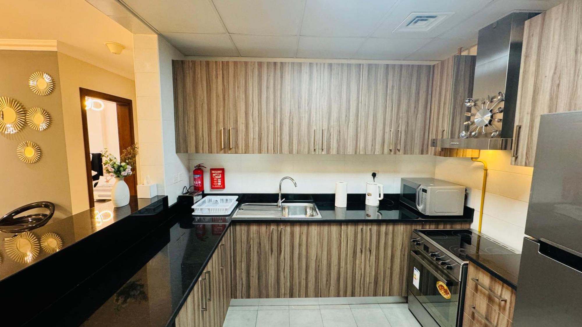 Apartment Modern In Dunya Dubai's Heart, Mall, Fountain And Burj Khalifa Getaway, Spectacular Views, 3-5 Minutes To Mall, Fountain & Burj Khalifa *