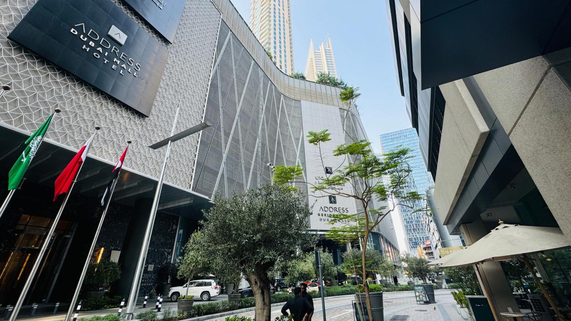 Modern In Dunya Dubai's Heart, Mall, Fountain And Burj Khalifa Getaway, Spectacular Views, 3-5 Minutes To Mall, Fountain & Burj Khalifa Dubai