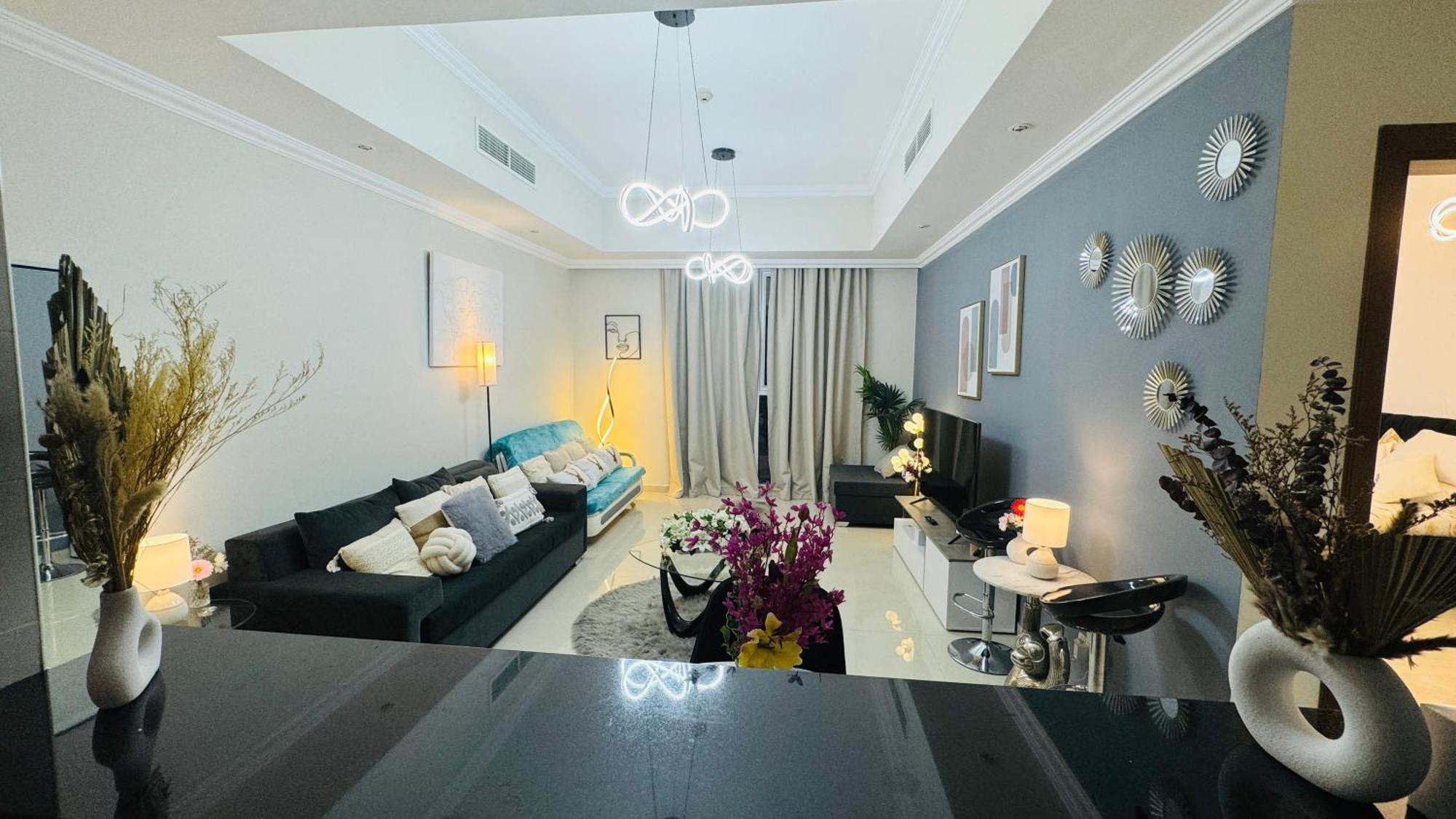 Modern In Dunya Dubai's Heart, Mall, Fountain And Burj Khalifa Getaway, Spectacular Views, 3-5 Minutes To Mall, Fountain & Burj Khalifa