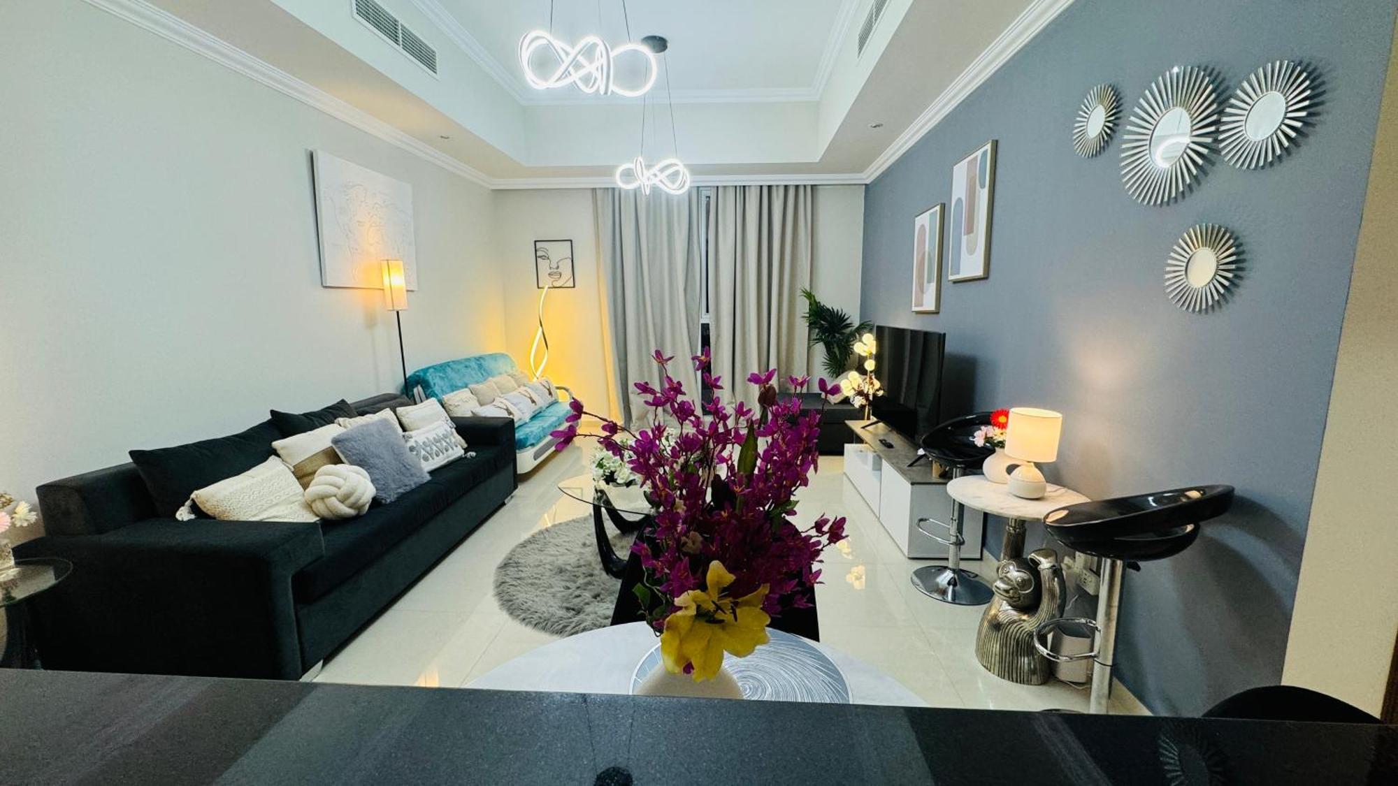 Modern In Dunya Dubai's Heart, Mall, Fountain And Burj Khalifa Getaway, Spectacular Views, 3-5 Minutes To Mall, Fountain & Burj Khalifa Dubai