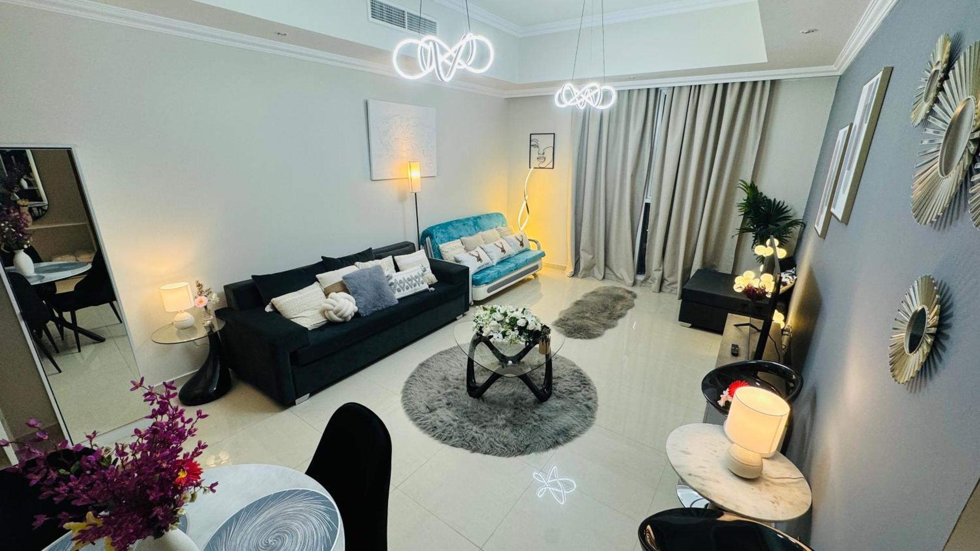 Modern In Dunya Dubai's Heart, Mall, Fountain And Burj Khalifa Getaway, Spectacular Views, 3-5 Minutes To Mall, Fountain & Burj Khalifa