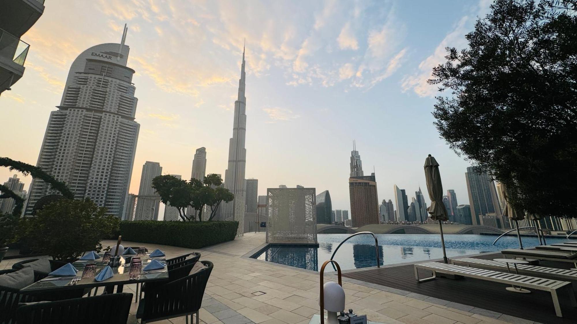 Modern In Dunya Dubai's Heart, Mall, Fountain And Burj Khalifa Getaway, Spectacular Views, 3-5 Minutes To Mall, Fountain & Burj Khalifa Apartment *