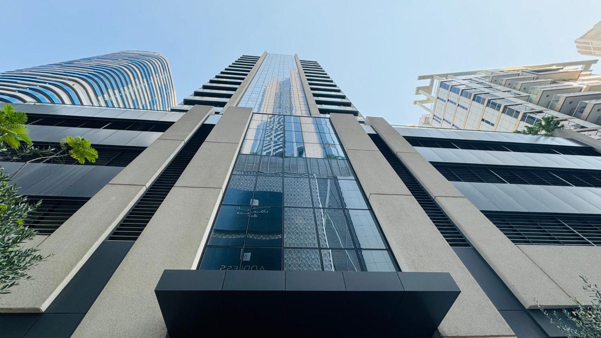 Modern In Dunya Dubai's Heart, Mall, Fountain And Burj Khalifa Getaway, Spectacular Views, 3-5 Minutes To Mall, Fountain & Burj Khalifa Apartment Dubai