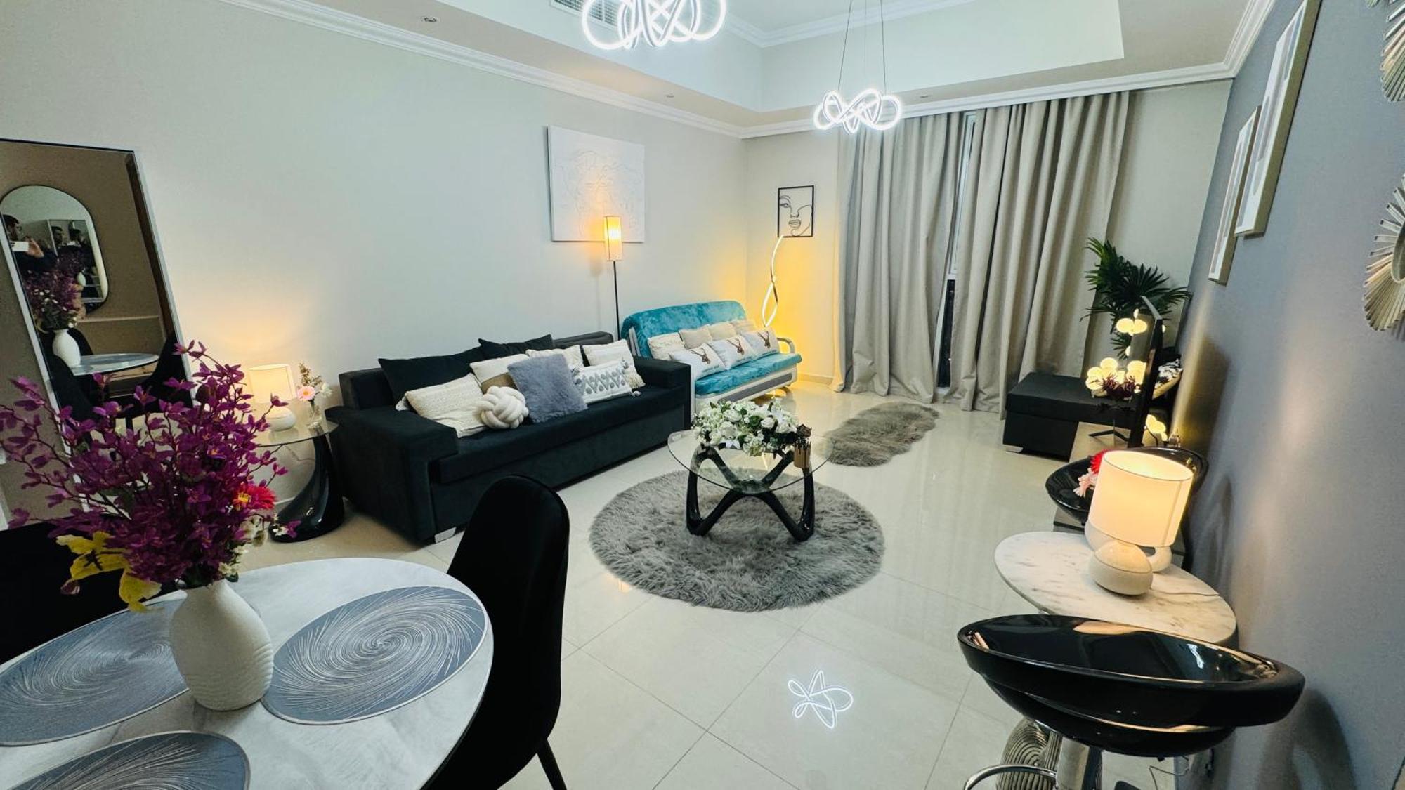 Apartment Modern In Dunya Dubai's Heart, Mall, Fountain And Burj Khalifa Getaway, Spectacular Views, 3-5 Minutes To Mall, Fountain & Burj Khalifa