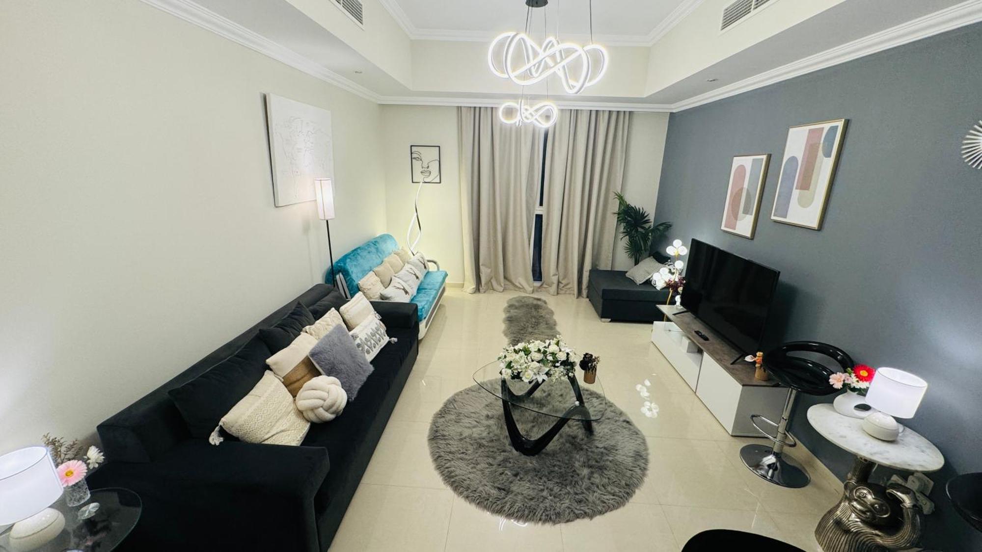 Modern In Dunya Dubai's Heart, Mall, Fountain And Burj Khalifa Getaway, Spectacular Views, 3-5 Minutes To Mall, Fountain & Burj Khalifa Dubai