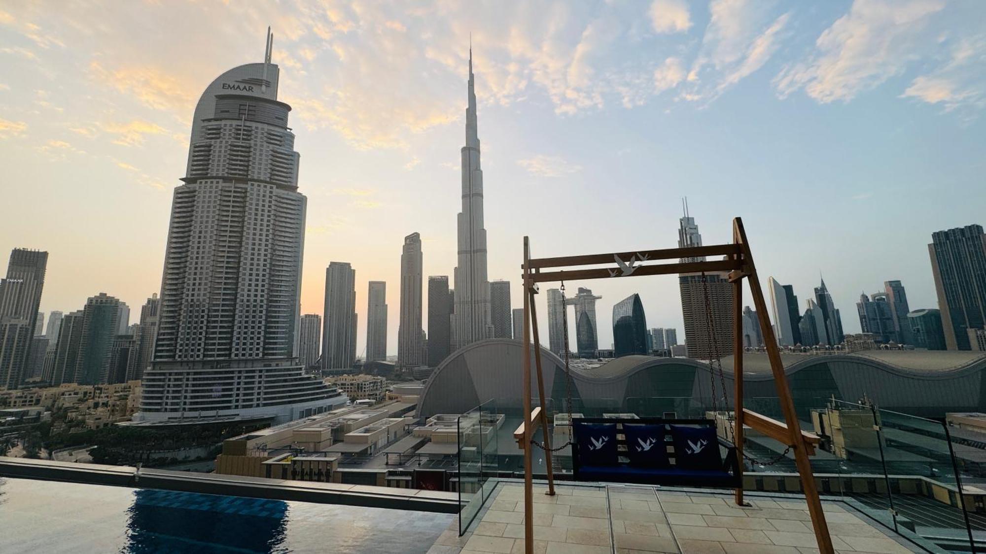 Modern In Dunya Dubai's Heart, Mall, Fountain And Burj Khalifa Getaway, Spectacular Views, 3-5 Minutes To Mall, Fountain & Burj Khalifa Apartment Dubai