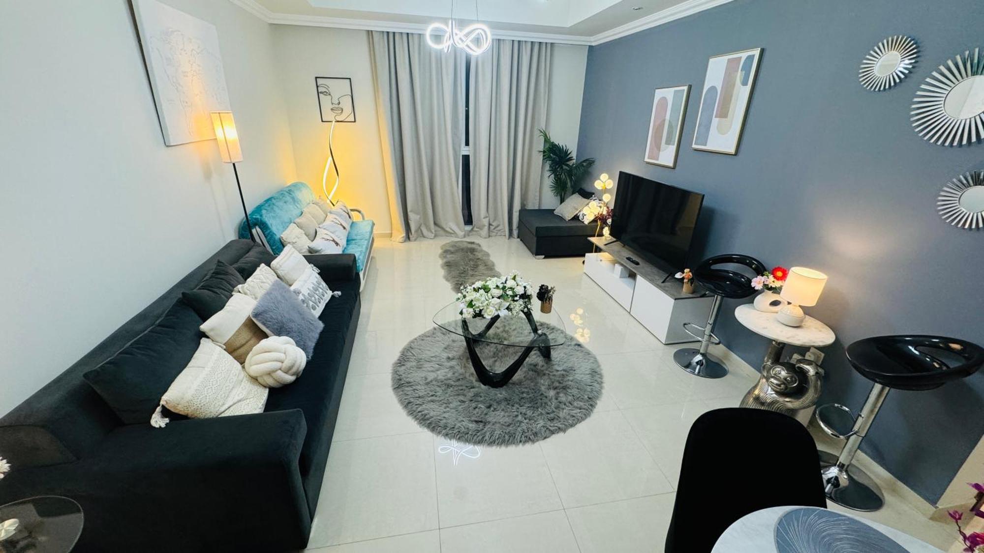 Apartment Modern In Dunya Dubai's Heart, Mall, Fountain And Burj Khalifa Getaway, Spectacular Views, 3-5 Minutes To Mall, Fountain & Burj Khalifa