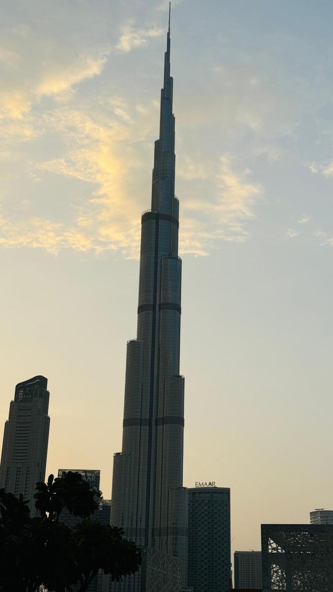 Modern In Dunya Dubai's Heart, Mall, Fountain And Burj Khalifa Getaway, Spectacular Views, 3-5 Minutes To Mall, Fountain & Burj Khalifa Apartment Dubai