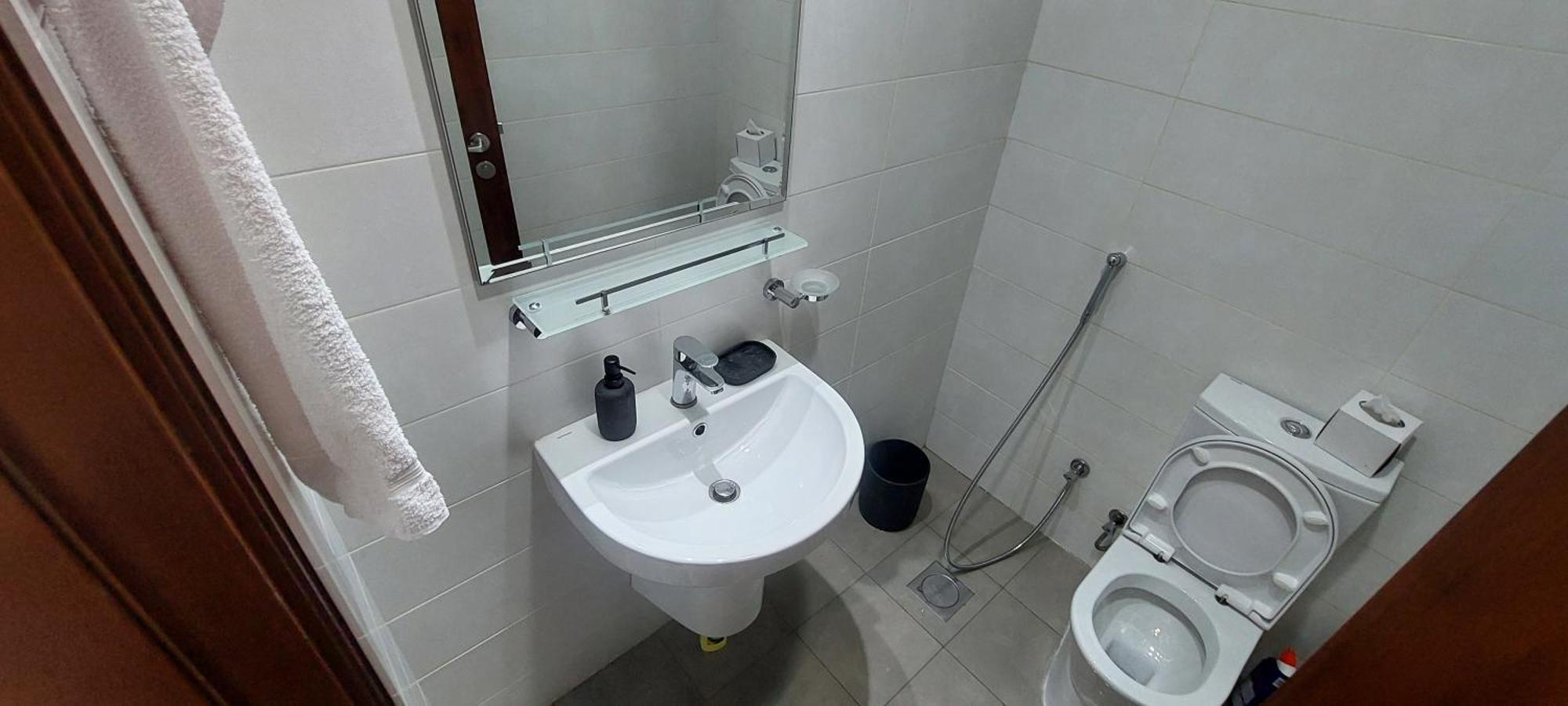 Apartment Modern In Dunya Dubai's Heart, Mall, Fountain And Burj Khalifa Getaway, Spectacular Views, 3-5 Minutes To Mall, Fountain & Burj Khalifa Dubai